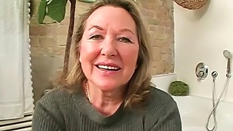 Yaşlı Kadın Komşusunu Baştan Çıkarıyor Ve Onunla Seks Yapıyor