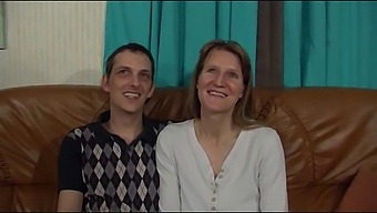 Amateur Couple Engages In Passionate Lovemaking On Webcam