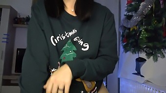Anna, The Seductive Stepsister, Gives A Steamy Gift Of Oral Sex And Creampie On Christmas