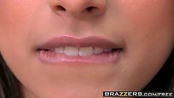 لیلا رز و مرسدس در یک برخورد داغ در صحنه "داغ و معنی - اینجا خانه من است"